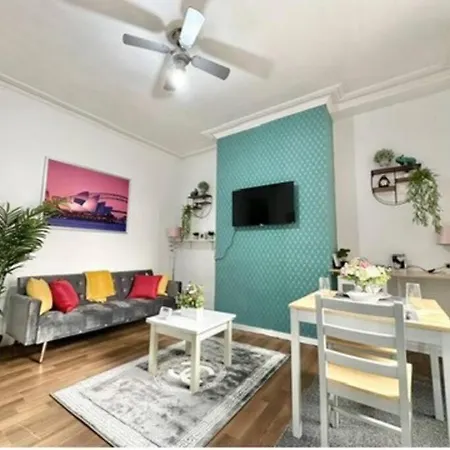Whole House - Sleep 5 Apartment